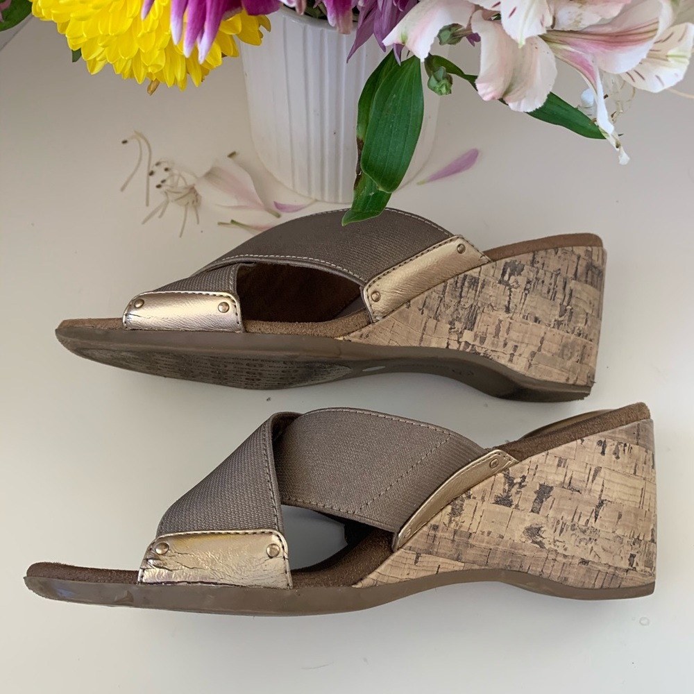 Gianni Bernini Gold Tone/Taupe Cork Wedge Sandals - Picture 3 of 8